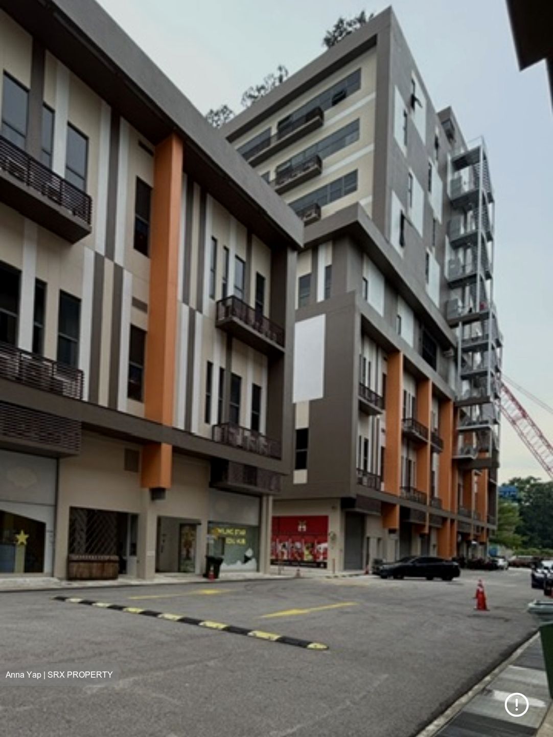 Gambas Crescent (D27), Warehouse #595179001